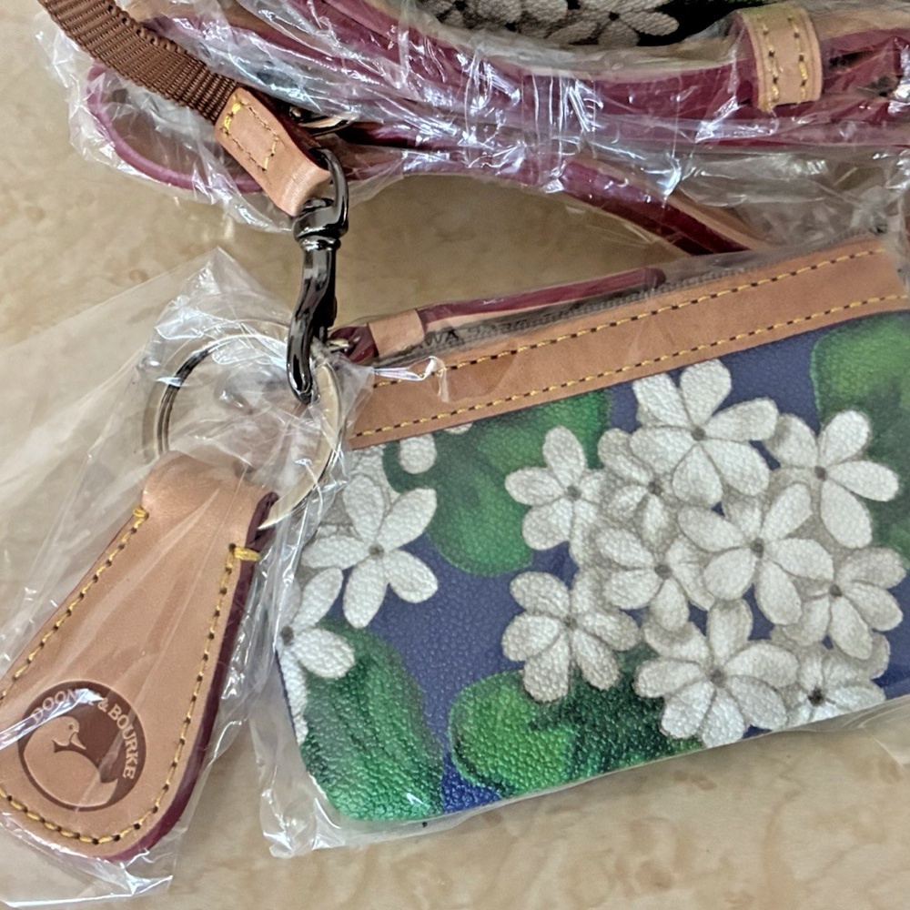 NWT Dooney & Bourke White Hydrangea Satchel Bag -Blue Green Card Case & Keychain - Picture 3 of 15
